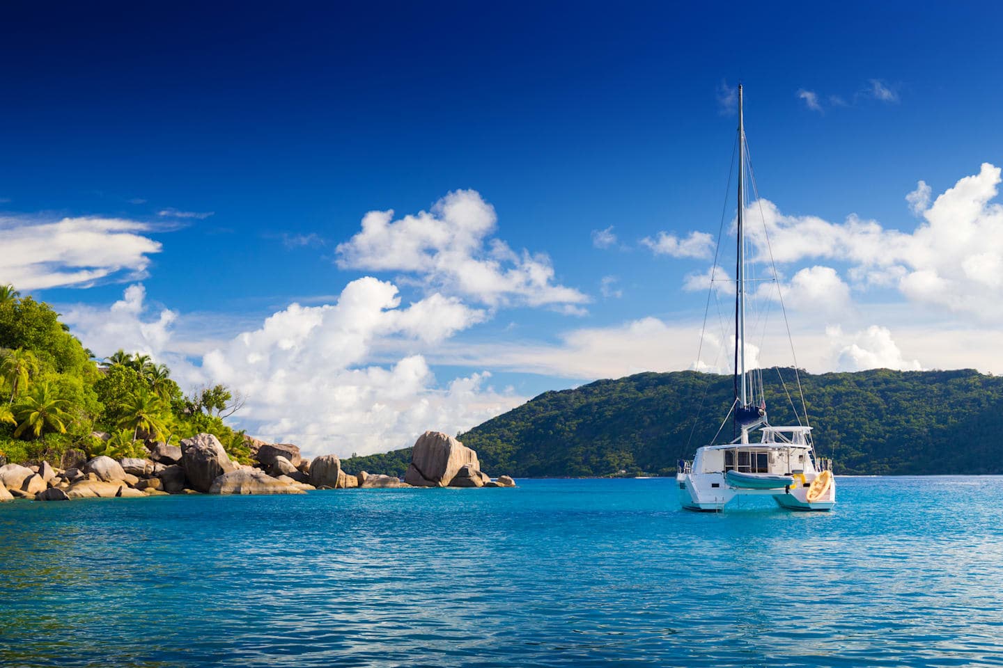 Sailing trip to Sainte Anne Marine National Park thumbnail