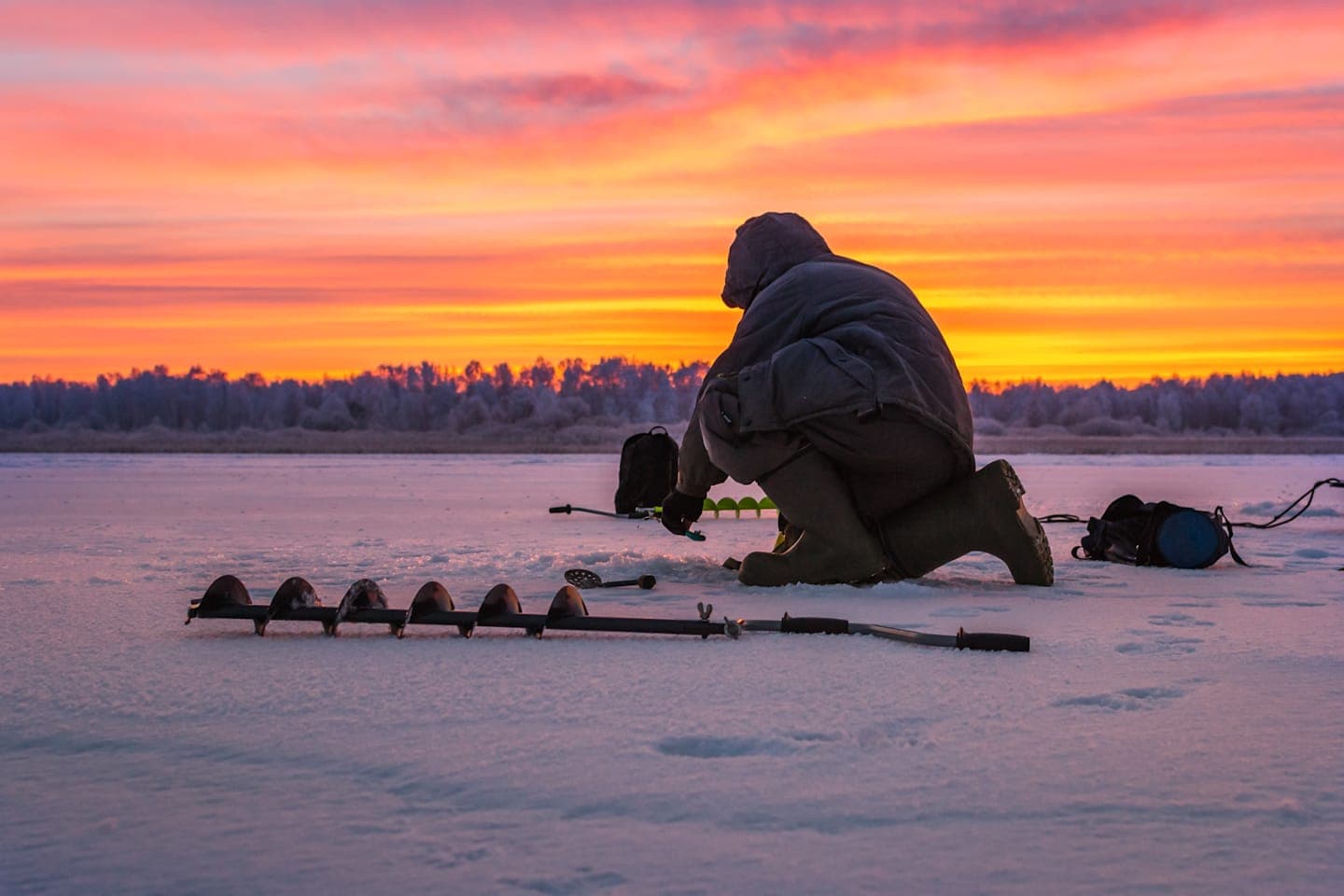 Snowmobile safari and ice fishing (in pairs) thumbnail