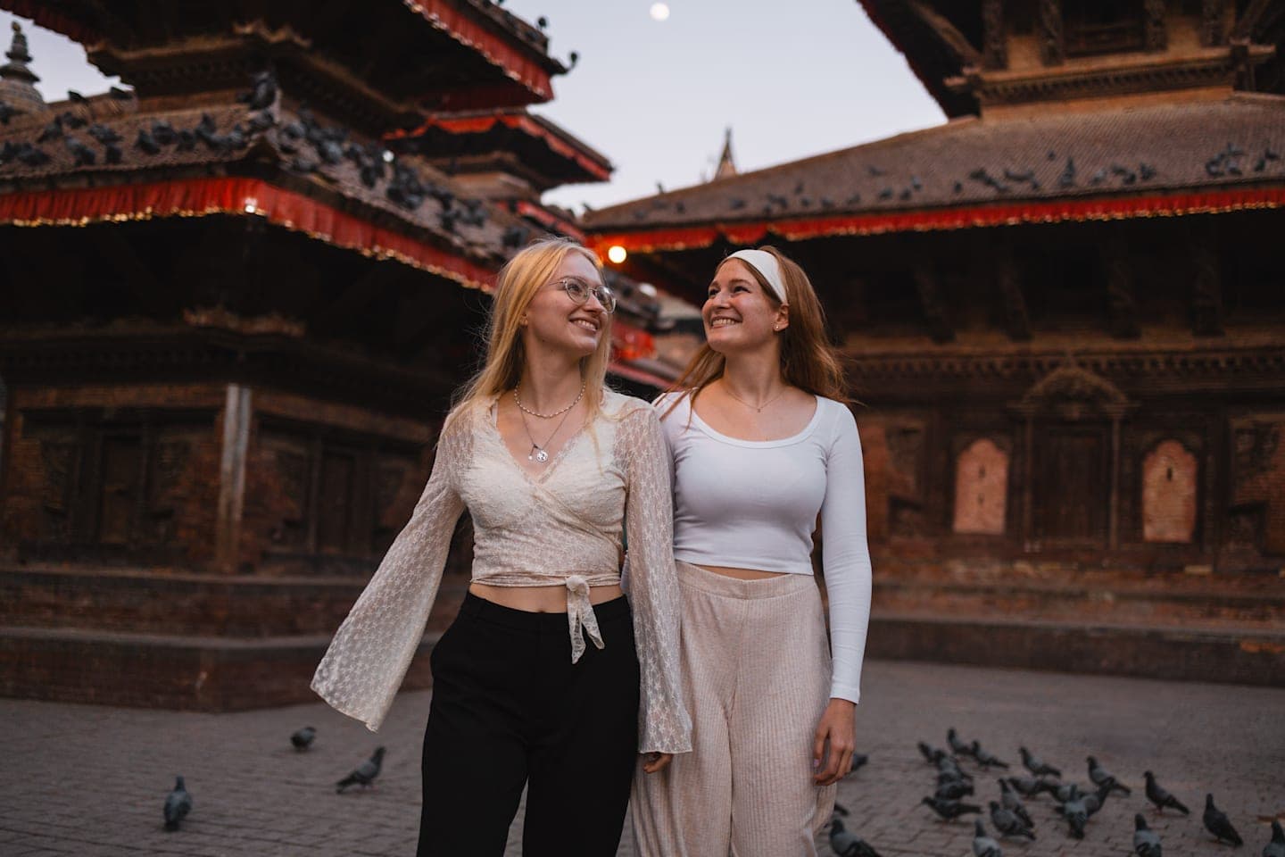 Walking tour through Bhaktapur thumbnail